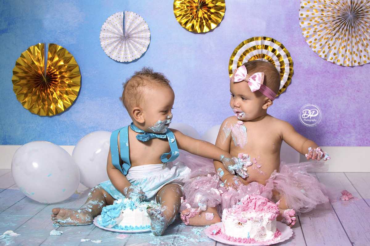 smash the cake, ensaio infantil com bolo, fotografia de bebês, aniversario de 1 ano, fotografia de estúdio e família, danilopinezi fotografia, fotografia de gêmeos, smash the cake gêmeos
