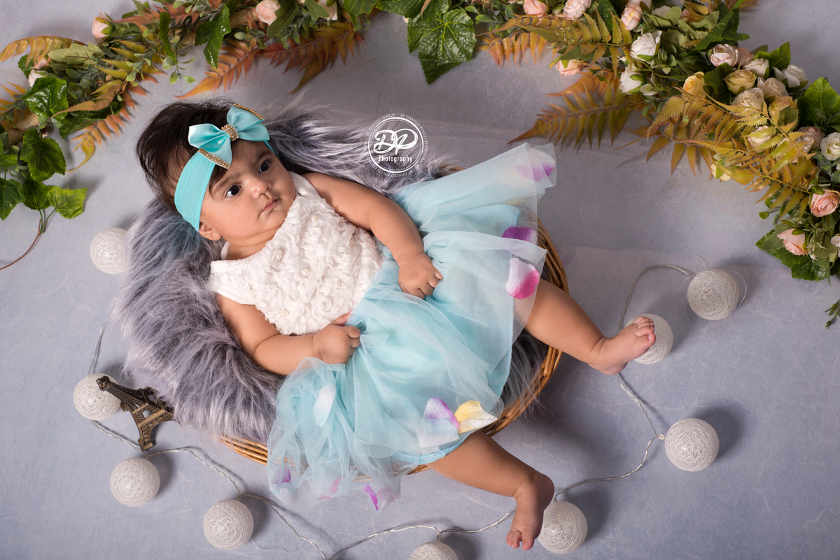 newborn, estúdio fotográfico, Danilo Pinezi Fotografia, fotografias de bebês, acompanhamento mensal, ensaios infantis, baby girl, fotografia de família,  flores