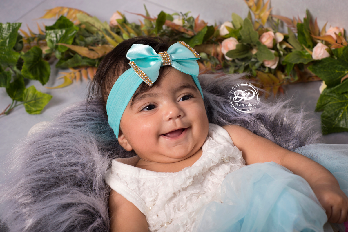 newborn, estúdio fotográfico, Danilo Pinezi Fotografia, fotografias de bebês, acompanhamento mensal, ensaios infantis, baby girl, fotografia de família,  flores