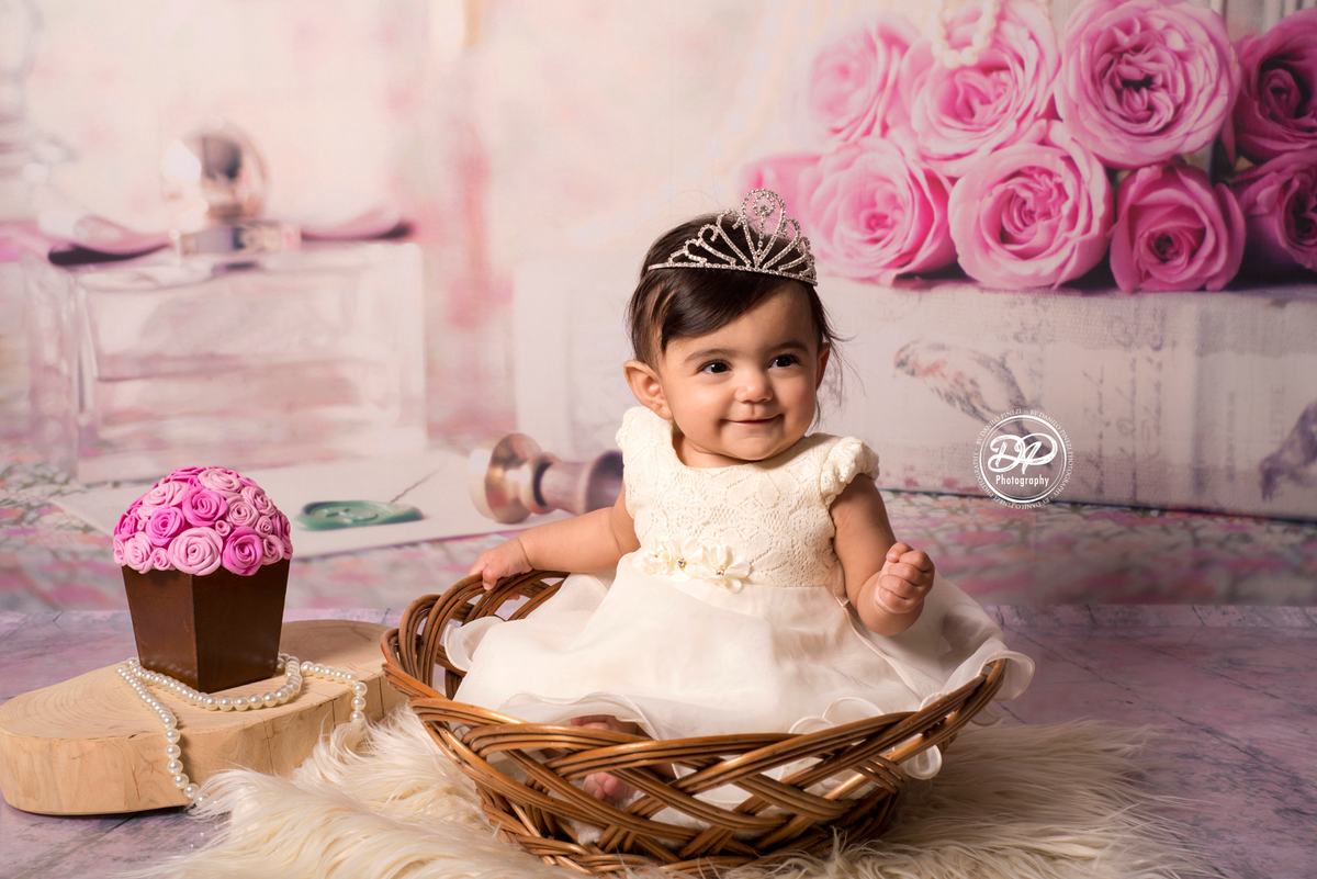 newborn, estúdio fotográfico, Danilo Pinezi Fotografia, fotografias de bebês, acompanhamento mensal, ensaios infantis, baby girl, fotografia de família,  rosas, princesa