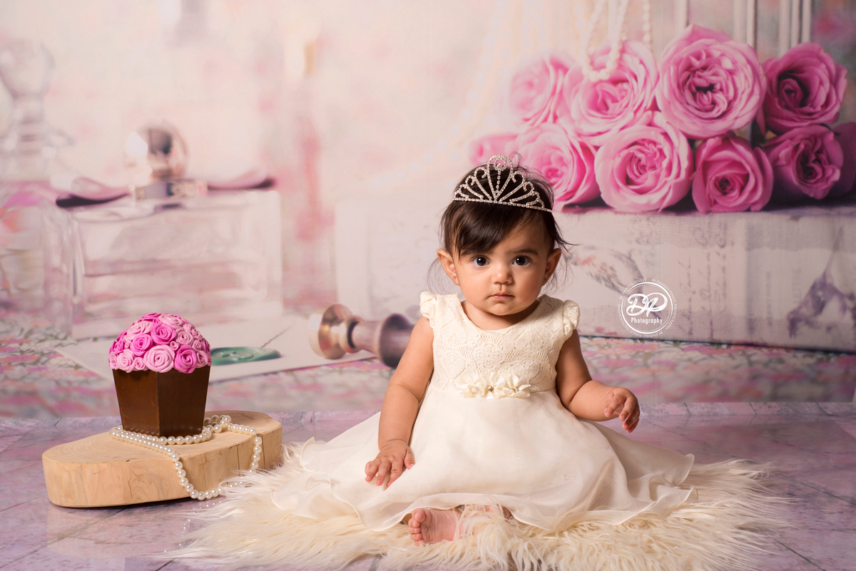 newborn, estúdio fotográfico, Danilo Pinezi Fotografia, fotografias de bebês, acompanhamento mensal, ensaios infantis, baby girl, fotografia de família,  rosas, princesa