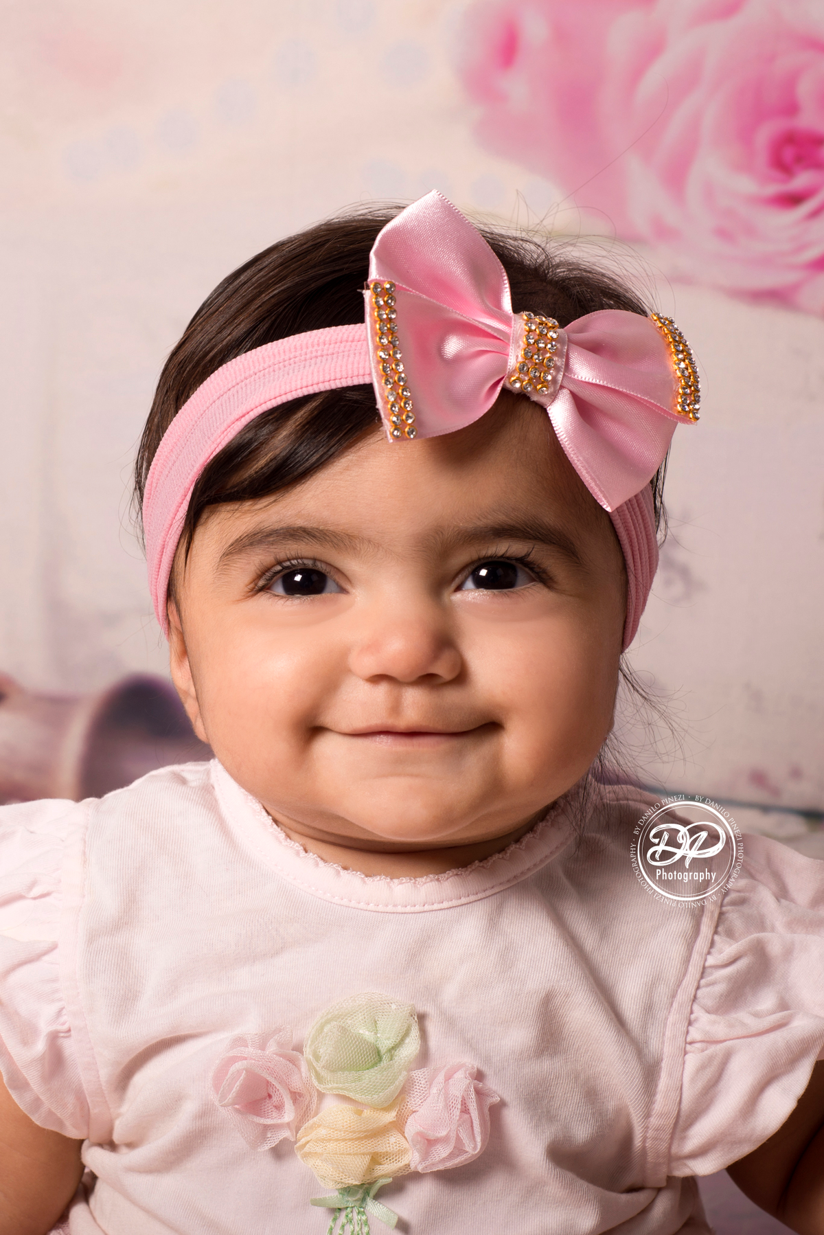 newborn, estúdio fotográfico, Danilo Pinezi Fotografia, fotografias de bebês, acompanhamento mensal, ensaios infantis, baby girl, fotografia de família,  rosas, princesa