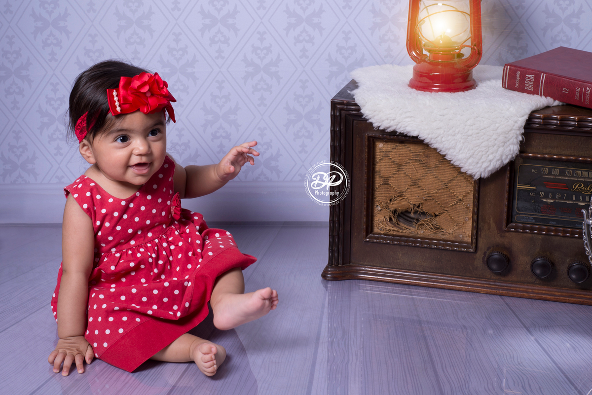 newborn, estúdio fotográfico, Danilo Pinezi Fotografia, fotografias de bebês, acompanhamento mensal, ensaios infantis, baby girl, fotografia de família,  sessão vintage, antiguidades, anos 60 e 70, vestido de bolinhas
