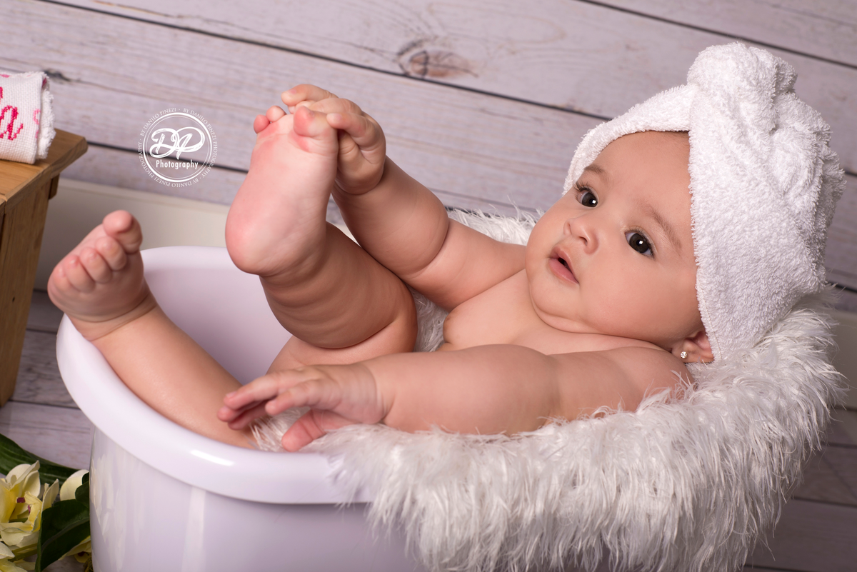 newborn, Danilo Pinezi Fotografia, fotografia de bebês, acompanhamento mensal, fotografia de família, estúdio fotográfico infantil e família, hora do banho