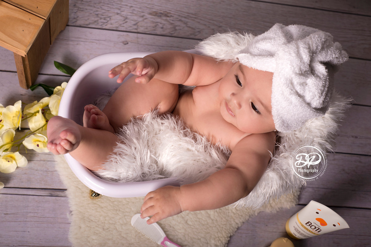newborn, Danilo Pinezi Fotografia, fotografia de bebês, acompanhamento mensal, fotografia de família, estúdio fotográfico infantil e família, hora do banho