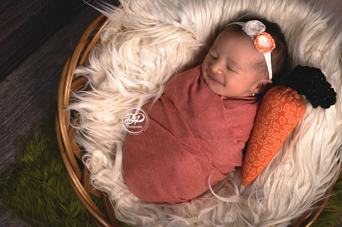 Newborn, Estúdio Danilo Pinezi Fotografia, fotógrafo newborn e família, fotografia de recém nascidos, newborn de menina, newborn de páscoa, ensaio de páscoa