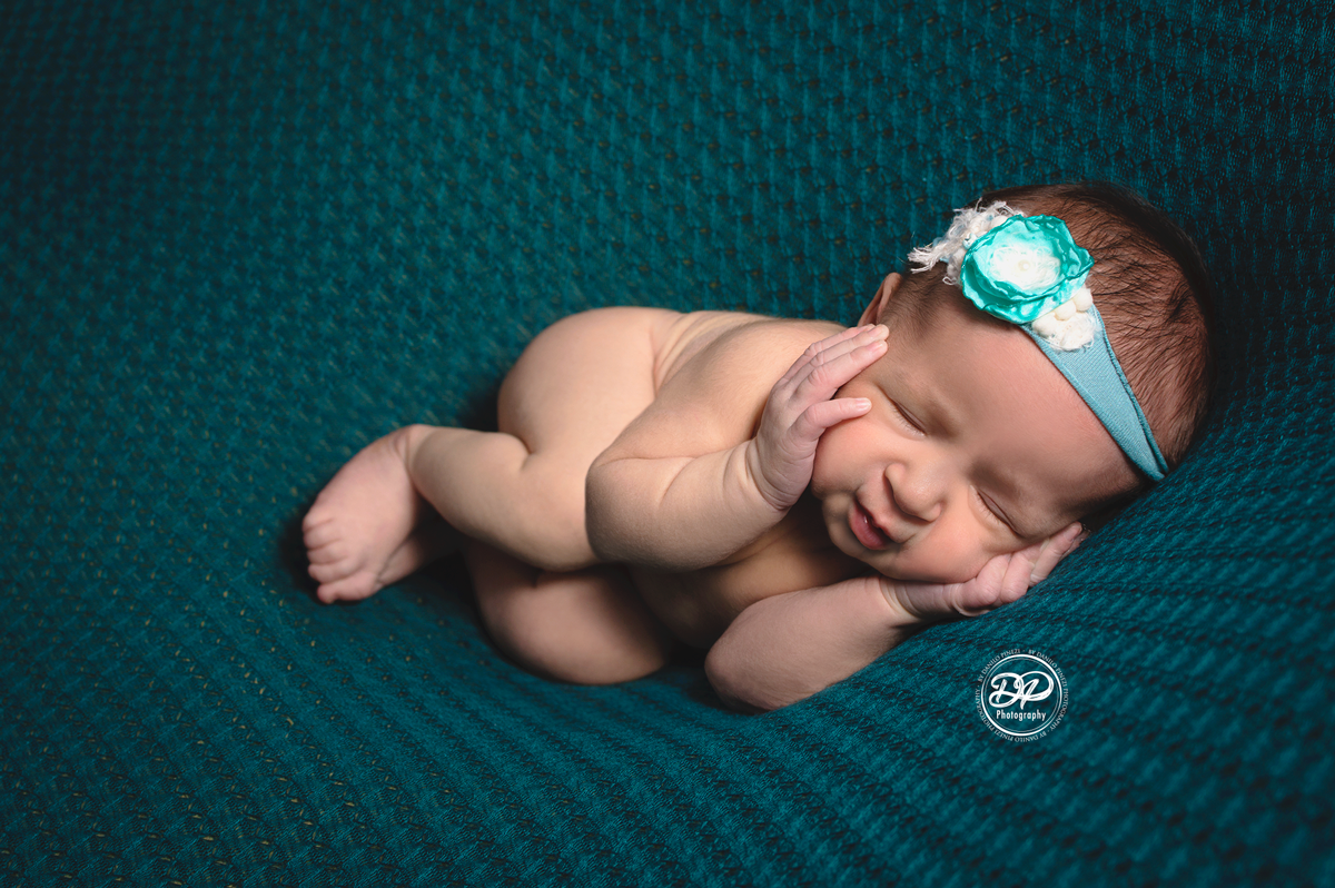 Newborn, Estúdio Danilo Pinezi Fotografia, fotógrafo newborn e família, fotografia de recém nascidos, newborn de menina, newborn de páscoa, ensaio de páscoa