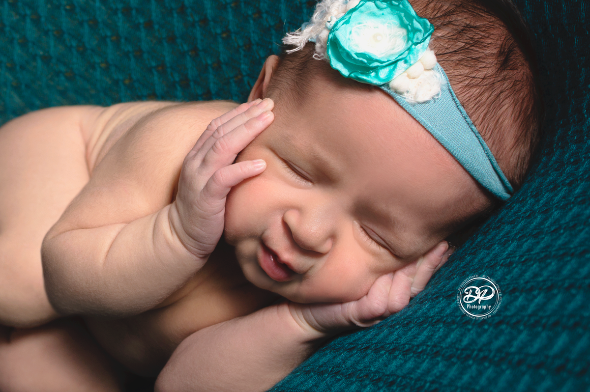 Newborn, Estúdio Danilo Pinezi Fotografia, fotógrafo newborn e família, fotografia de recém nascidos, newborn de menina, newborn de páscoa, ensaio de páscoa