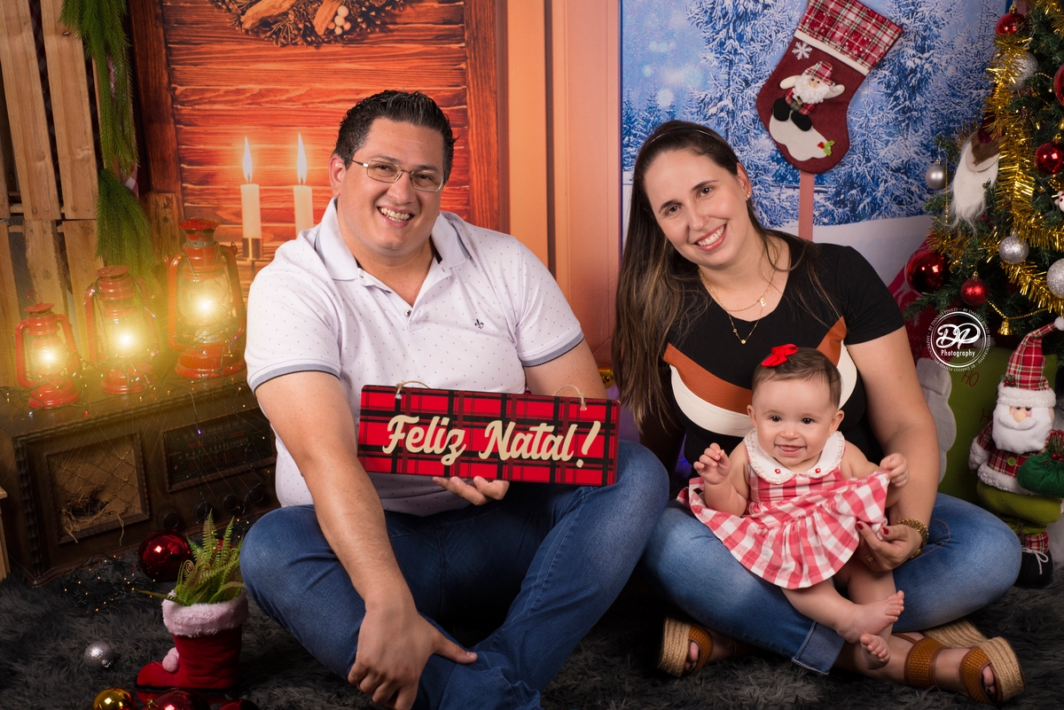 sessão natalina de menina realizada no estúdio Danilo Pinezi Fotografia em Bariri.