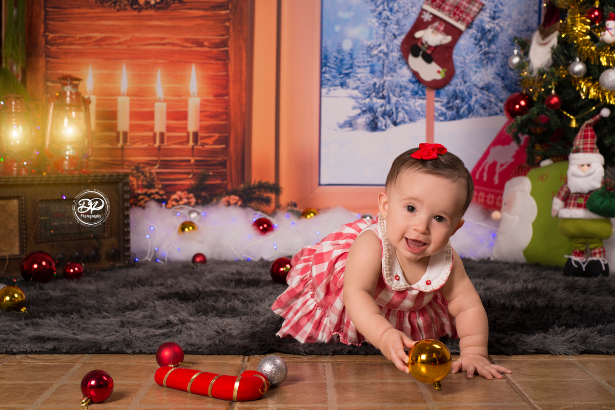 sessão natalina de menina realizada no estúdio Danilo Pinezi Fotografia em Bariri.