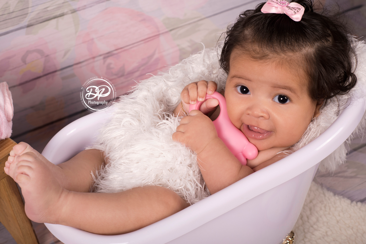 Danilo Pinezi Fotografia, ensaios infantis, ensaios temáticos, newborn, estúdio fotográfico, fotógrafo de família, hora do banho, banho de bebê, banheira
