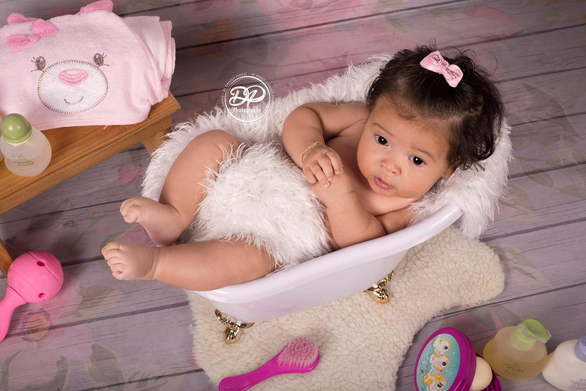 Danilo Pinezi Fotografia, ensaios infantis, ensaios temáticos, newborn, estúdio fotográfico, fotógrafo de família, hora do banho, banho de bebê, banheira
