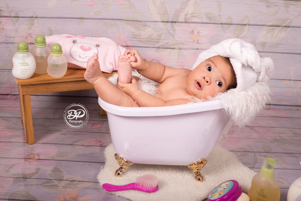 Danilo Pinezi Fotografia, ensaios infantis, ensaios temáticos, newborn, estúdio fotográfico, fotógrafo de família, hora do banho, banho de bebê, banheira