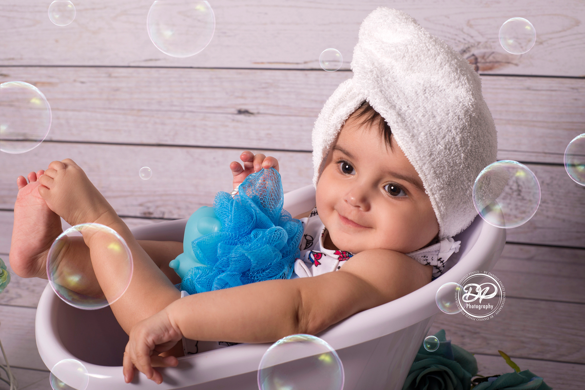 acompanhamento mensal, bebês, fotografia de bebês, fotógrafo de bebês, estúdio fotográfico bariri/jaú, danilo pinezi fotografia, a hora do banho, ensaio bebê na banheira, com toalha na cabeça