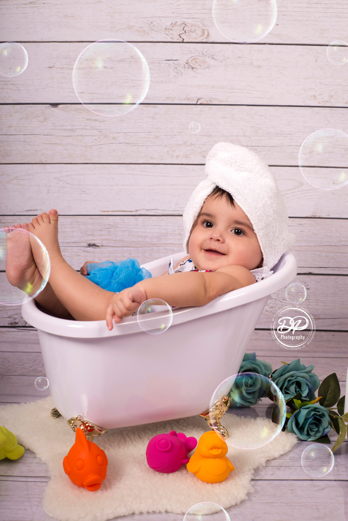 acompanhamento mensal, bebês, fotografia de bebês, fotógrafo de bebês, estúdio fotográfico bariri/jaú, danilo pinezi fotografia, a hora do banho, ensaio bebê na banheira, com toalha na cabeça