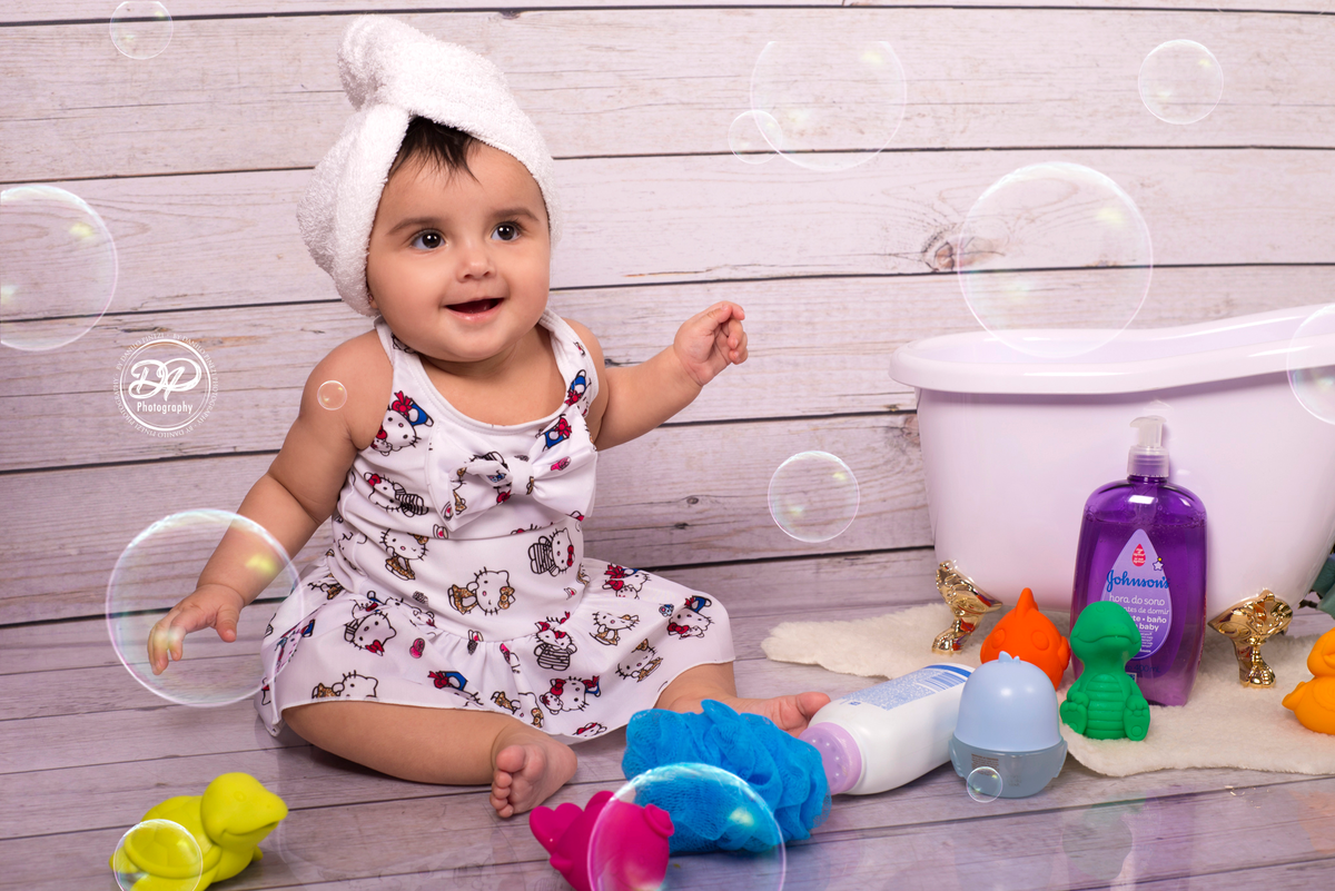 acompanhamento mensal, bebês, fotografia de bebês, fotógrafo de bebês, estúdio fotográfico bariri/jaú, danilo pinezi fotografia, a hora do banho, ensaio bebê na banheira, com toalha na cabeça