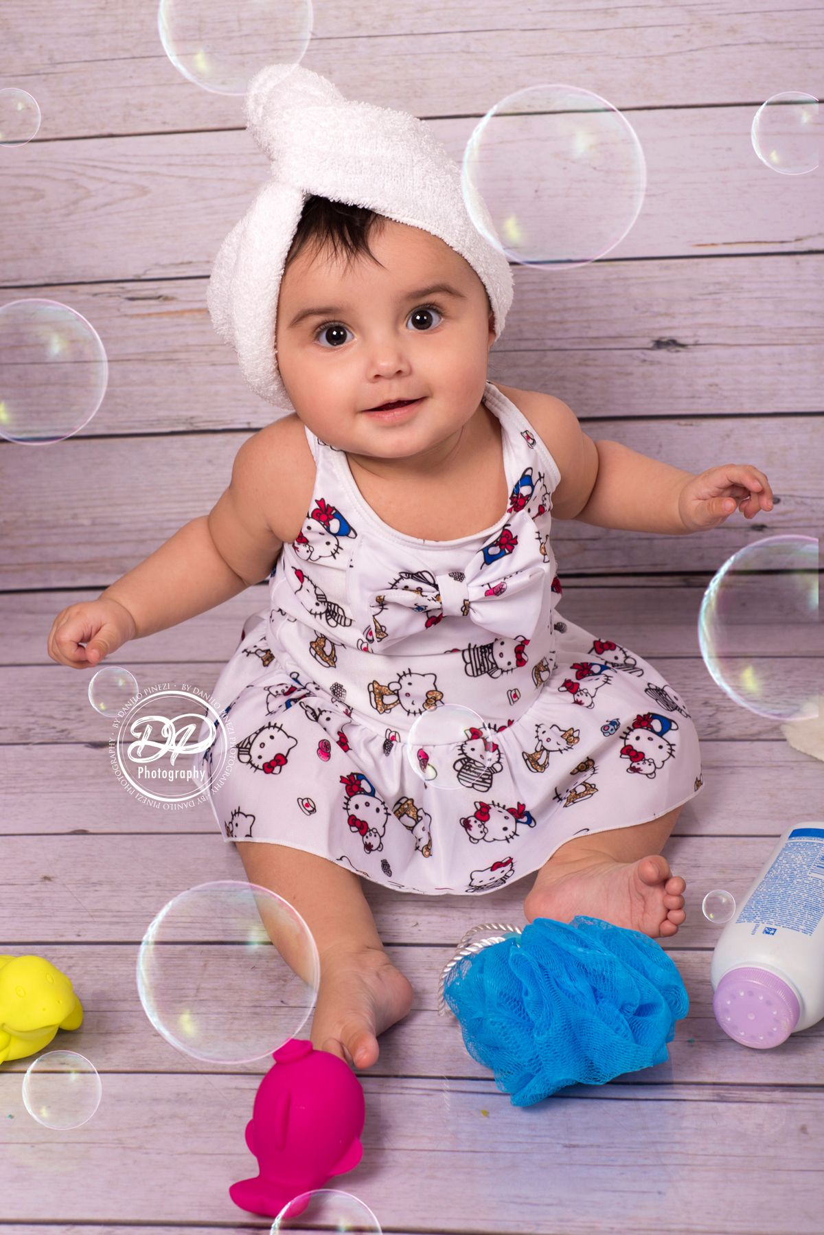 acompanhamento mensal, bebês, fotografia de bebês, fotógrafo de bebês, estúdio fotográfico bariri/jaú, danilo pinezi fotografia, a hora do banho, ensaio bebê na banheira, com toalha na cabeça