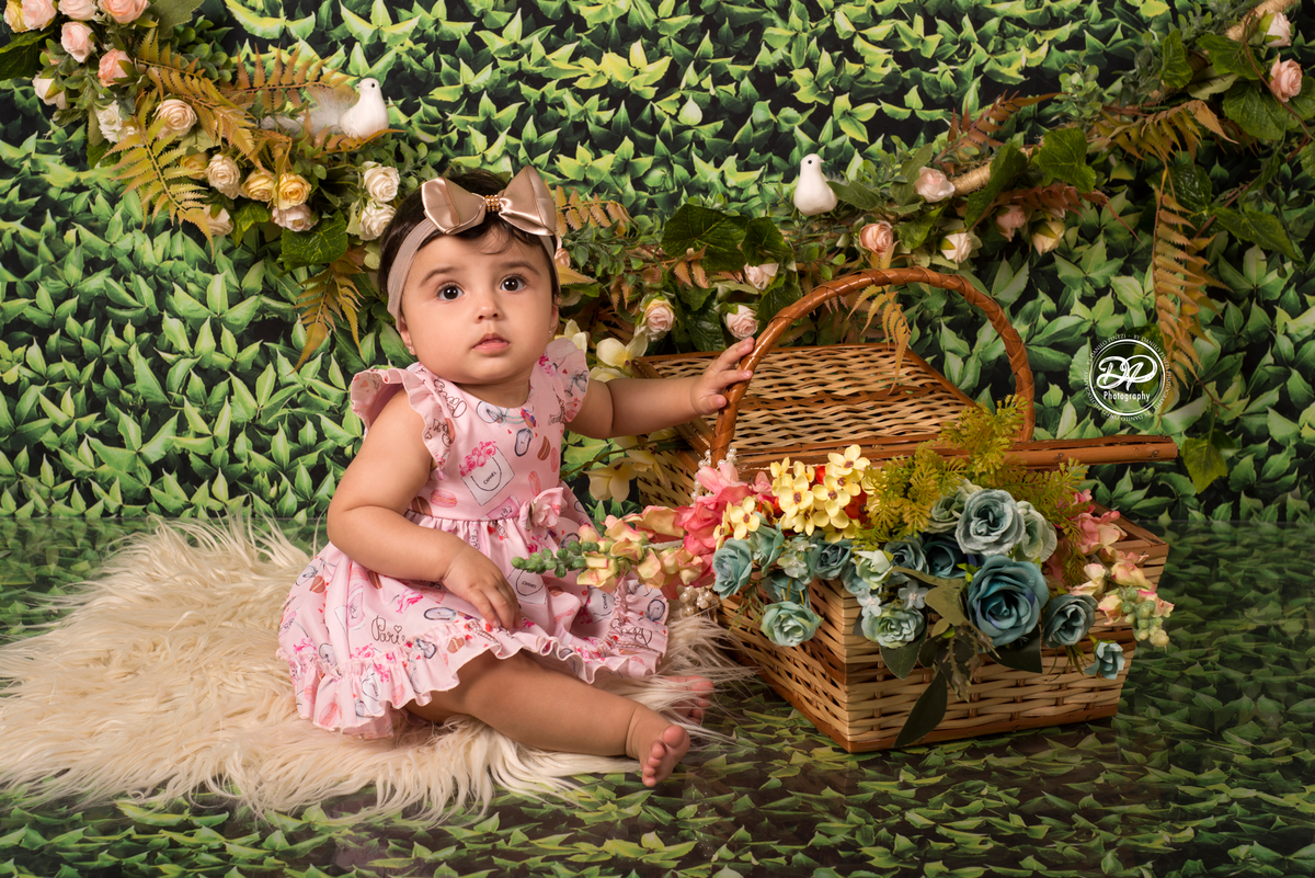 Ensaio fotográfico de menina Tema Jardim de Flores, executado pelo fotógrafo Danilo Pinezi em Bariri.