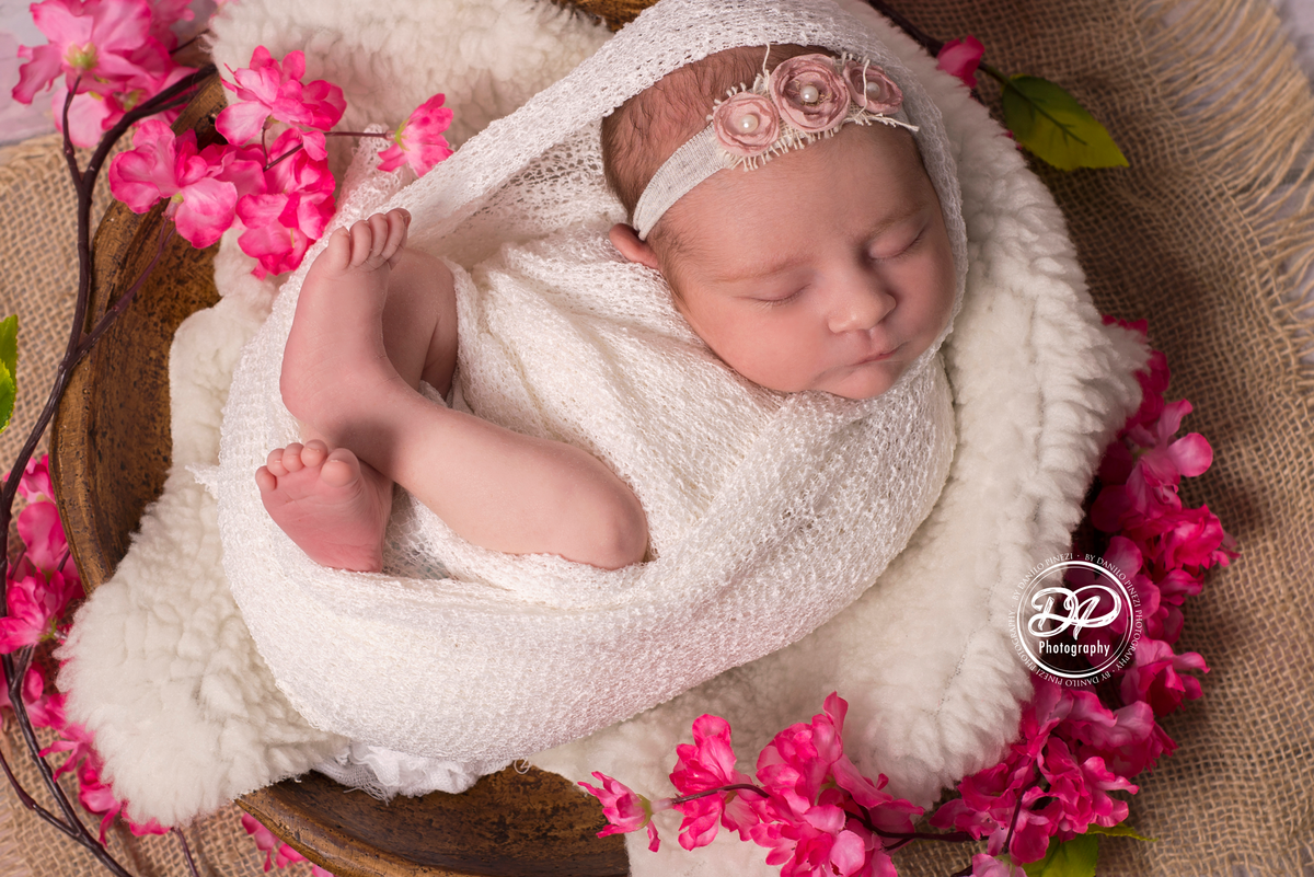 newborn, natural newborn, fotografia de recém nascidos, fotógrafo newborn Jaú, fotógrafo de família, estúdio fotográfico jaú e Bariri, fotografia de família, newborn de menina