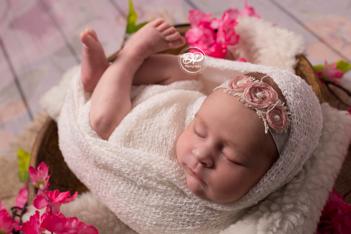 newborn, natural newborn, fotografia de recém nascidos, fotógrafo newborn Jaú, fotógrafo de família, estúdio fotográfico jaú e Bariri, fotografia de família, newborn de menina