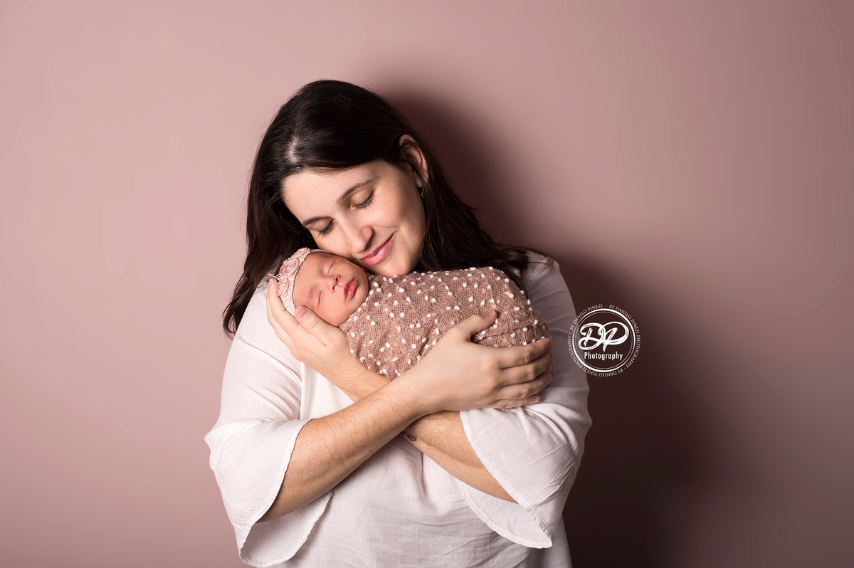 Newborn, Danilo Pinezi Fotografia, Fotografia de Recém nascidos, Fotografia de bebês, Fotografia de família, Trombofilia, Picadinhas de Amor, estúdio Fotográfico em Bariri e Jaú, Fotógrafo de bebês.