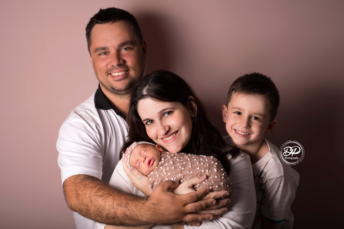 Newborn, Danilo Pinezi Fotografia, Fotografia de Recém nascidos, Fotografia de bebês, Fotografia de família, Trombofilia, Picadinhas de Amor, estúdio Fotográfico em Bariri e Jaú, Fotógrafo de bebês.
