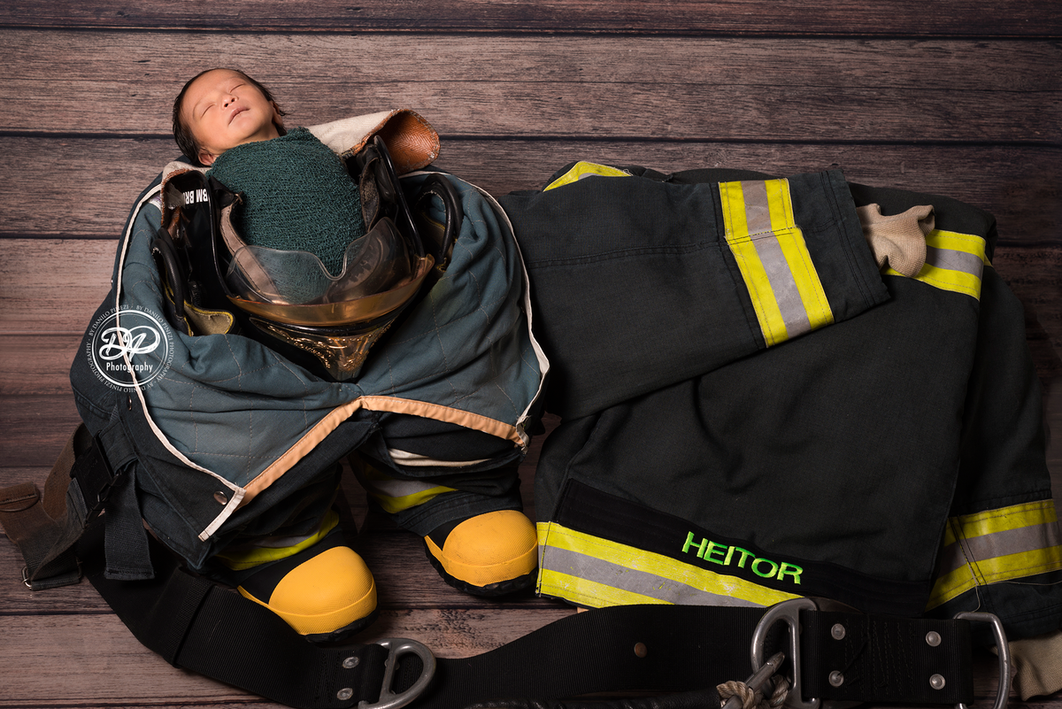newborn, newborn menino, newborn bombeiro, Danilo Pinezi Fotografia, estúdio fotográfico de recém nascidos e família, fotógrafo newborn região de jaú e bariri
