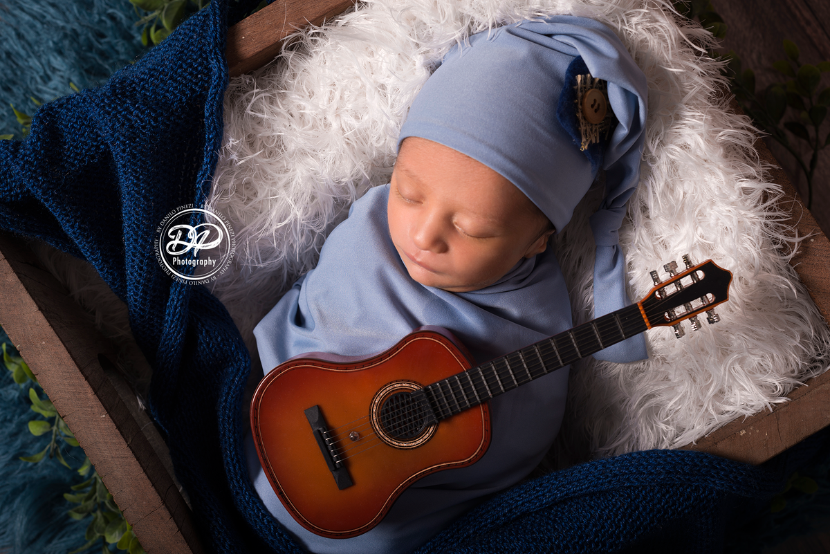 newborn, newborn menino, newborn bombeiro, Danilo Pinezi Fotografia, estúdio fotográfico de recém nascidos e família, fotógrafo newborn região de jaú e bariri