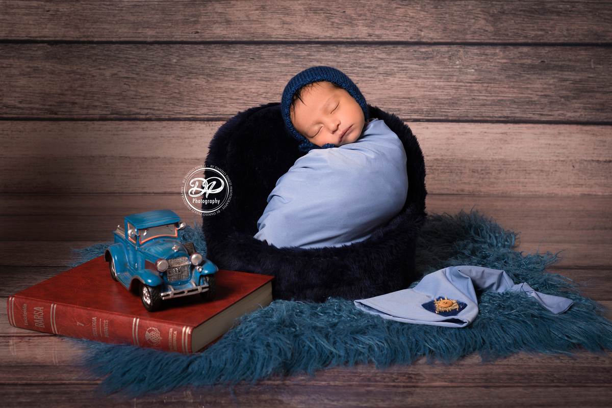 newborn, newborn menino, newborn bombeiro, Danilo Pinezi Fotografia, estúdio fotográfico de recém nascidos e família, fotógrafo newborn região de jaú e bariri