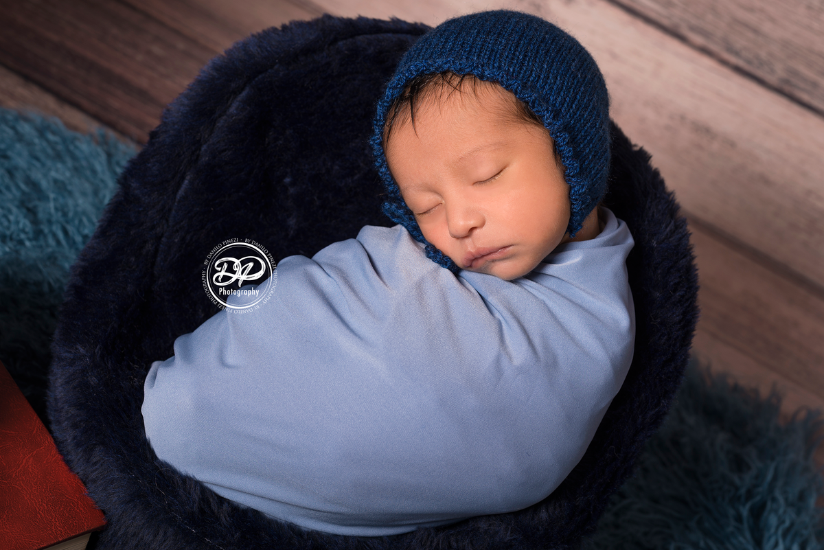 newborn, newborn menino, newborn bombeiro, Danilo Pinezi Fotografia, estúdio fotográfico de recém nascidos e família, fotógrafo newborn região de jaú e bariri