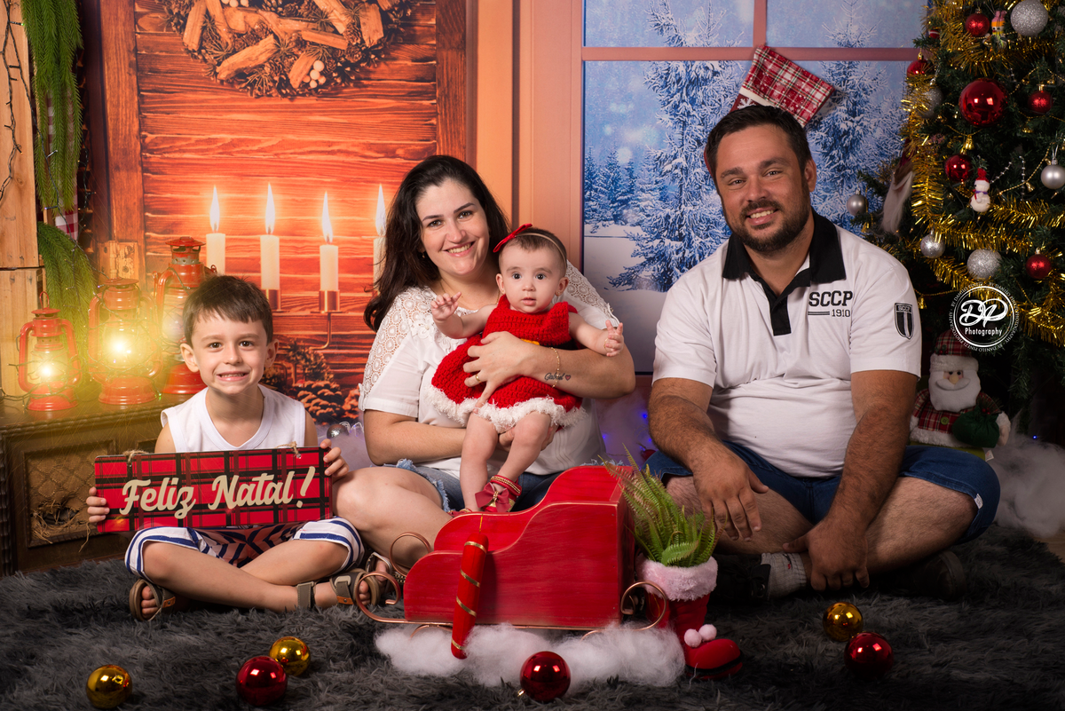 Ensaio Família de Natal, ensaio de irmãos de Natal feito no estúdio Danilo Pinezi Fotografia
