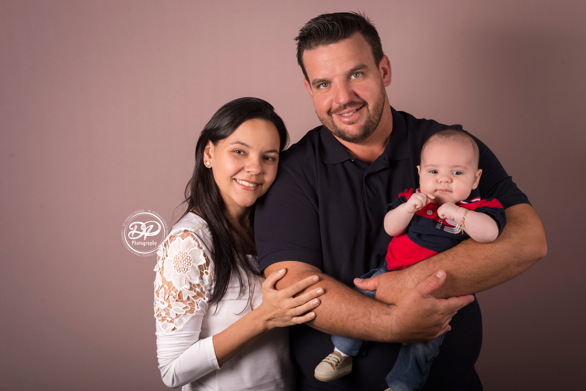 Ensaio família para o dia Dos Pais feito no Estúdio Fotográfico Danilo Pinezi Fotografia