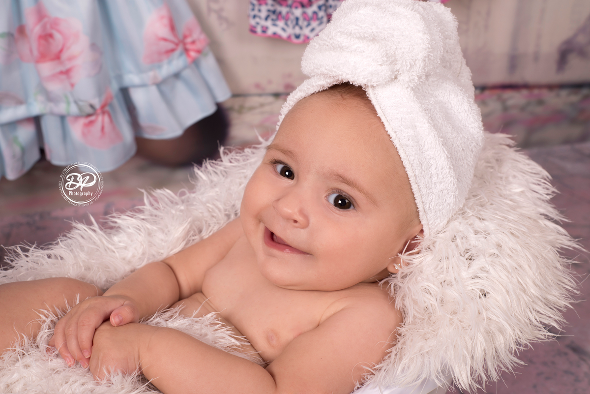 Ensaio menina Hora do Banho, feito no estúdio Danilo Pinezi Fotografia em Bariri