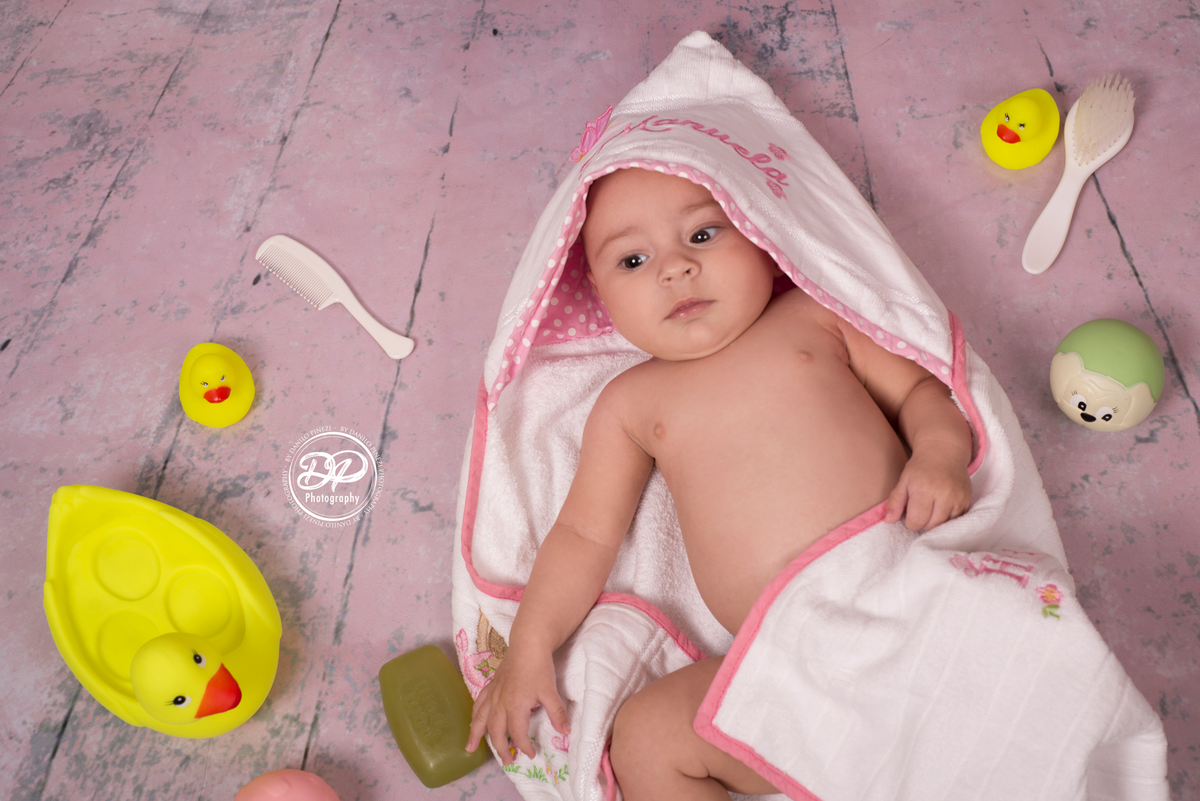 Ensaio menina Hora do Banho, feito no estúdio Danilo Pinezi Fotografia em Bariri