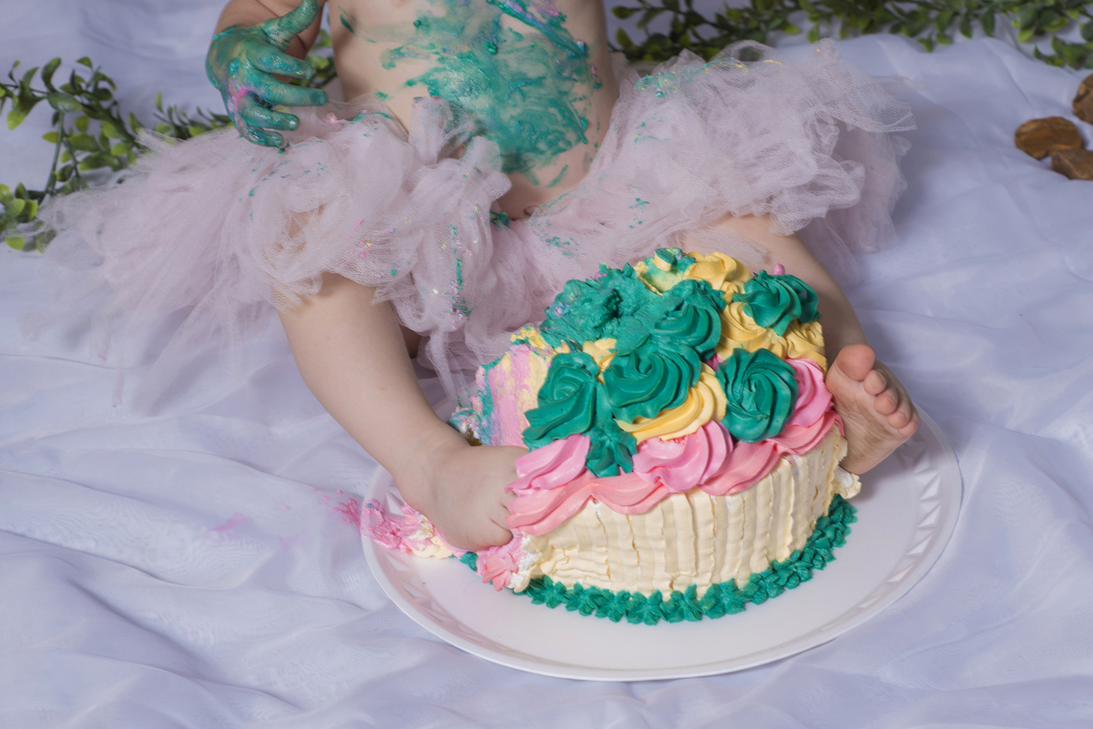 smash the cake externo, feito em Bariri com bebê menina e um jardim lindo