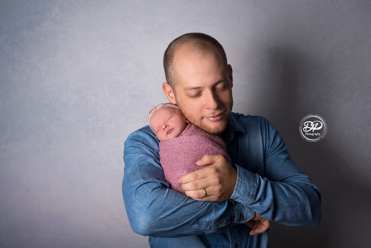 Fotografia de Família em ensaio newborn, Pai & FIlho