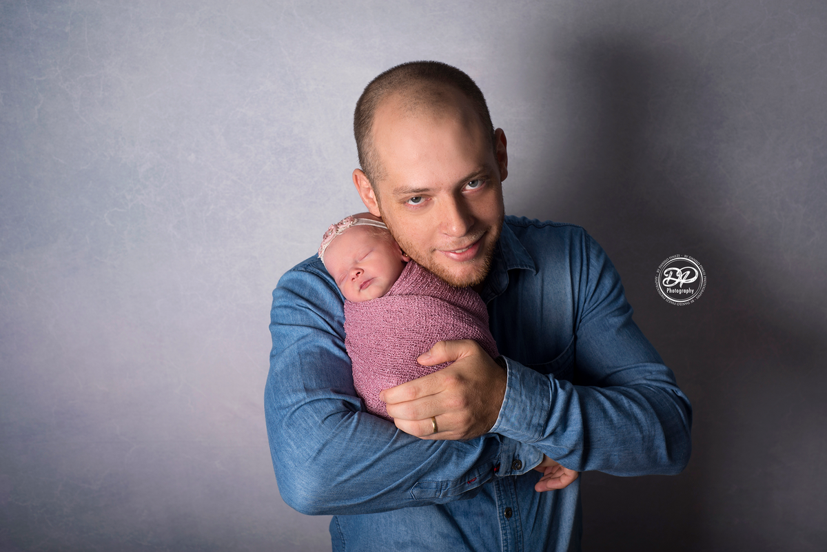 Fotografia de Família em ensaio newborn, Pai & FIlho