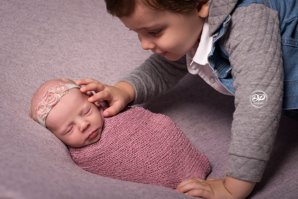 Fotografia de Família em ensaio newborn, Irmãos