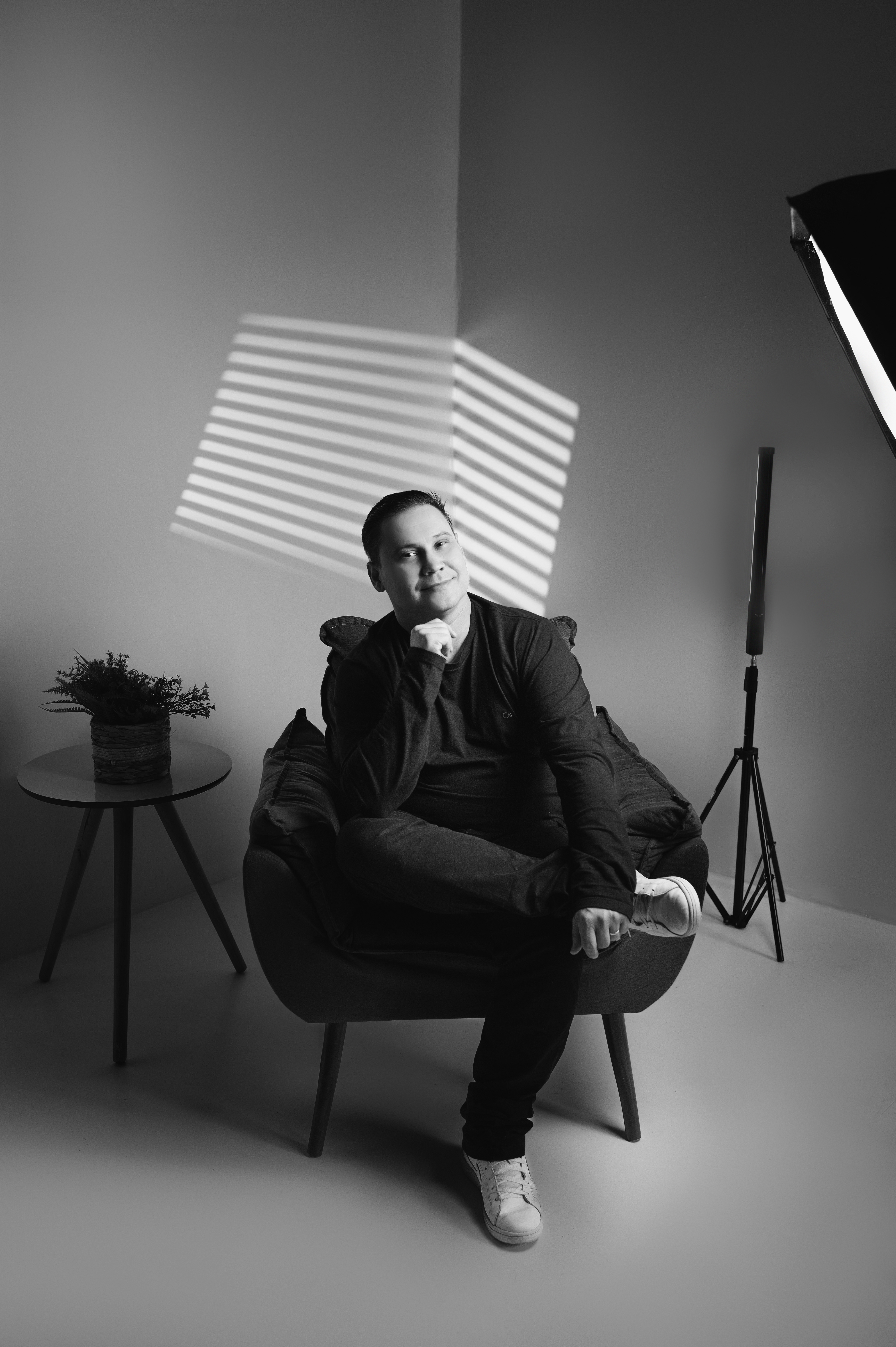 Contate Danilo Pinezi; fotógrafo de gestantes, newborn, casamentos, ensaios e eventos que traduzem a essência de cada momento — com sensibilidade, autenticidade e emoção.