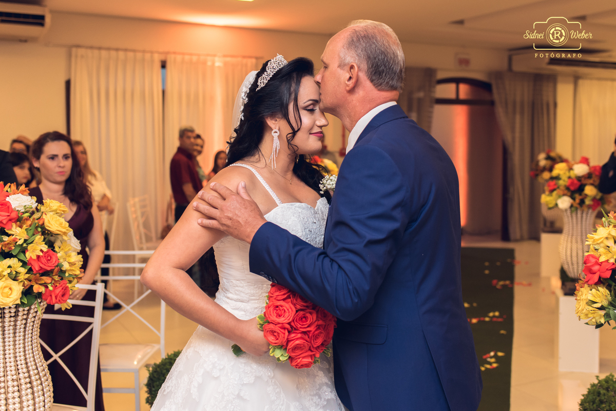 Aquele beijo carinhoso do pai