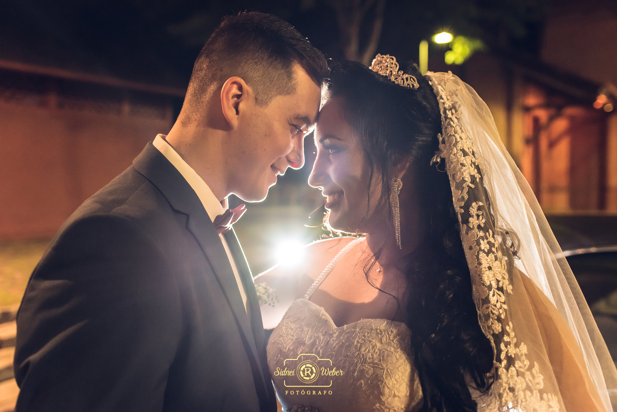 Aqueles minutinhos com os noivos após a cerimônia para fazer algumas fotos