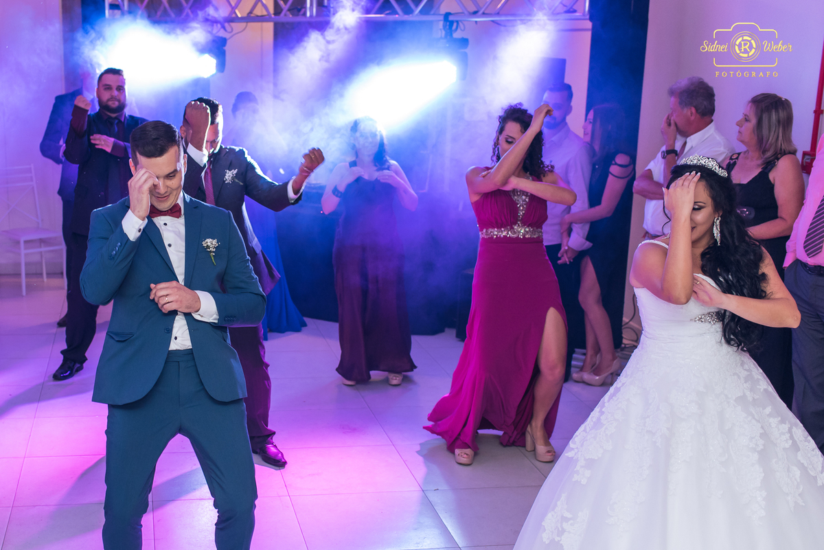 A dança com os padrinhos e madrinhas