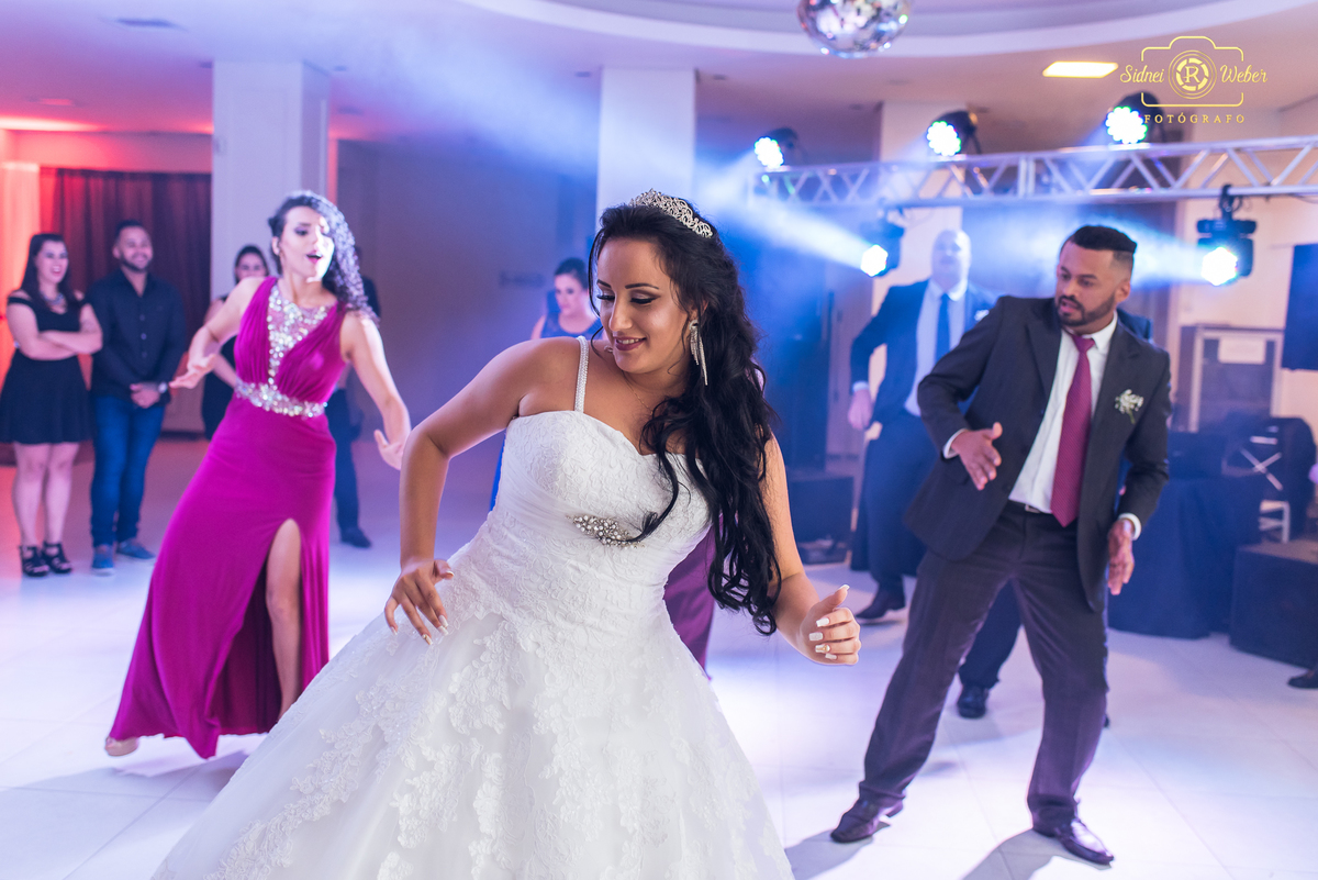 A dança com os padrinhos e madrinhas