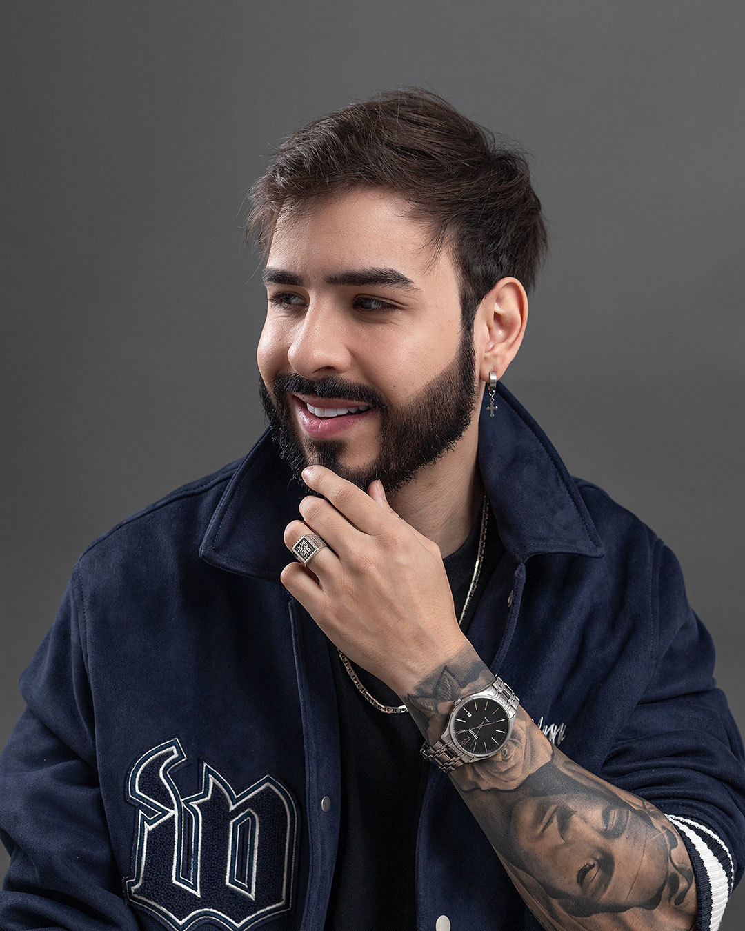 Imagem da transformação do sorriso com resina composta, sem desgastes dos dentes naturais. 