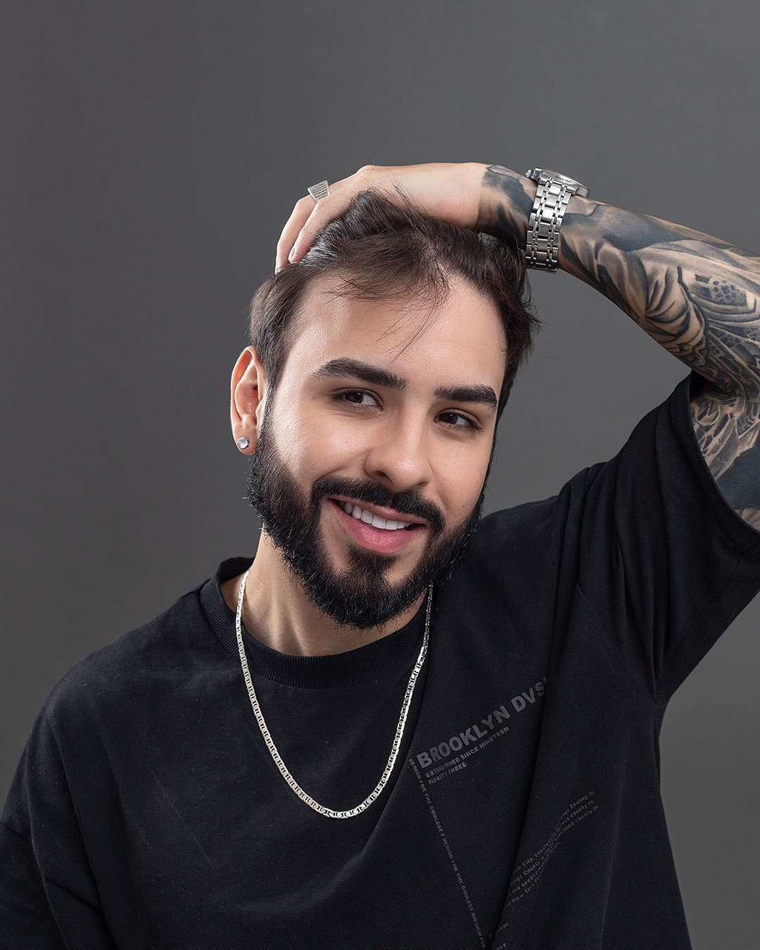 Imagem da transformação do sorriso com resina composta, sem desgastes dos dentes naturais. 