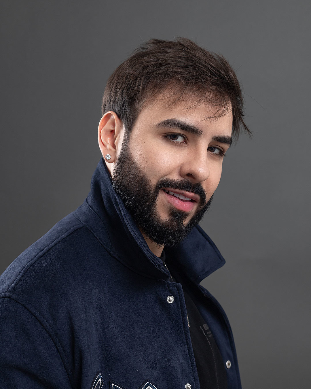 Imagem da transformação do sorriso com resina composta, sem desgastes dos dentes naturais. 