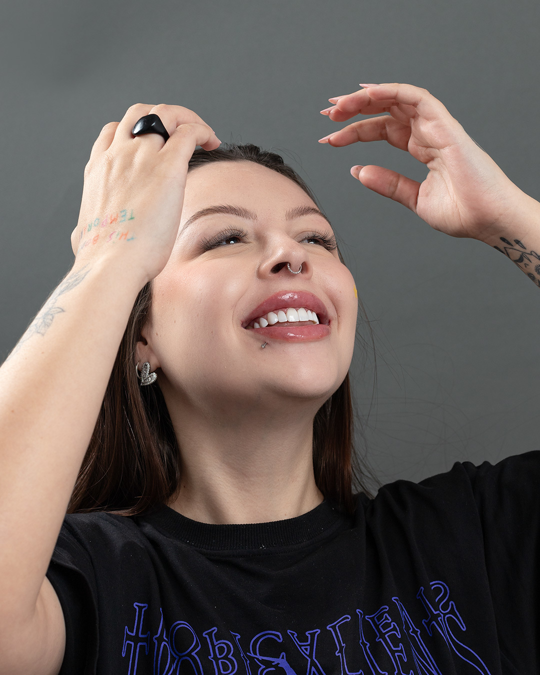 Quer um sorriso que te represente? A resina composta é a solução perfeita para você! Veja como essa técnica pode corrigir imperfeições, clarear os dentes e te proporcionar um sorriso mais harmônico. Agende sua consulta e mude sua vida!