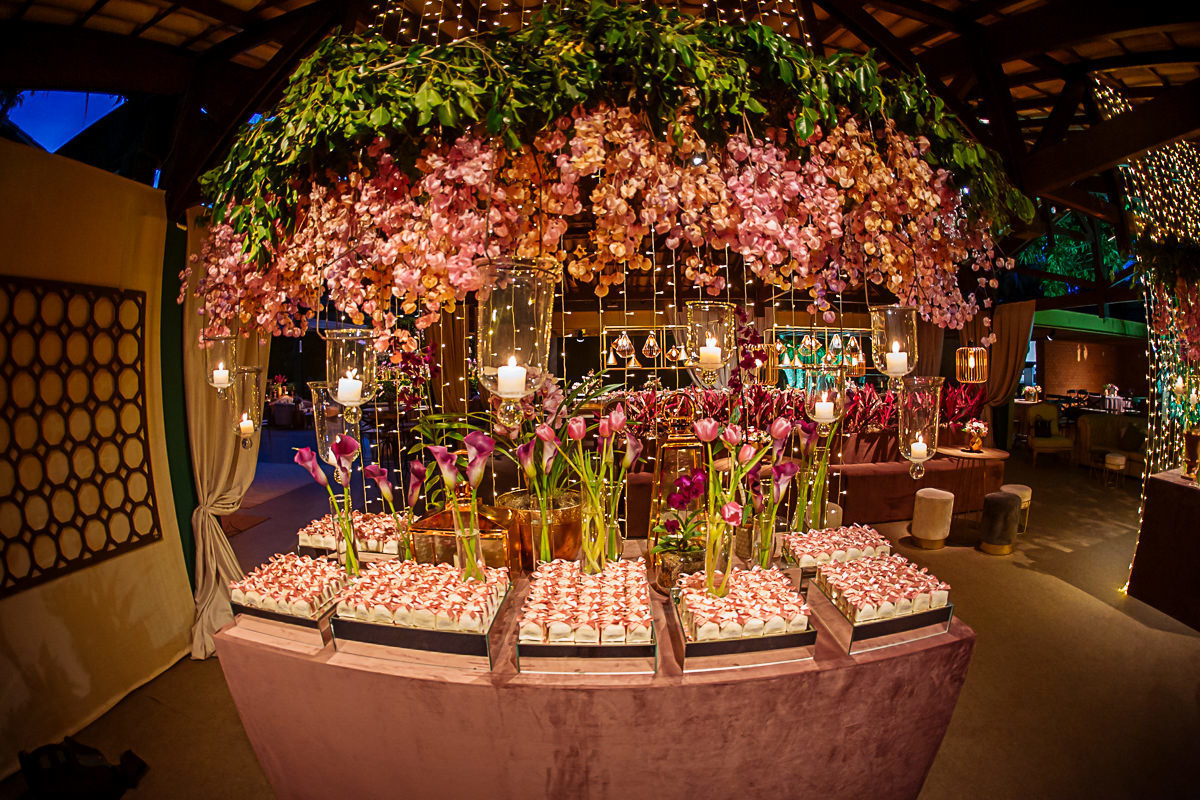 detalhe da mesa na decoração