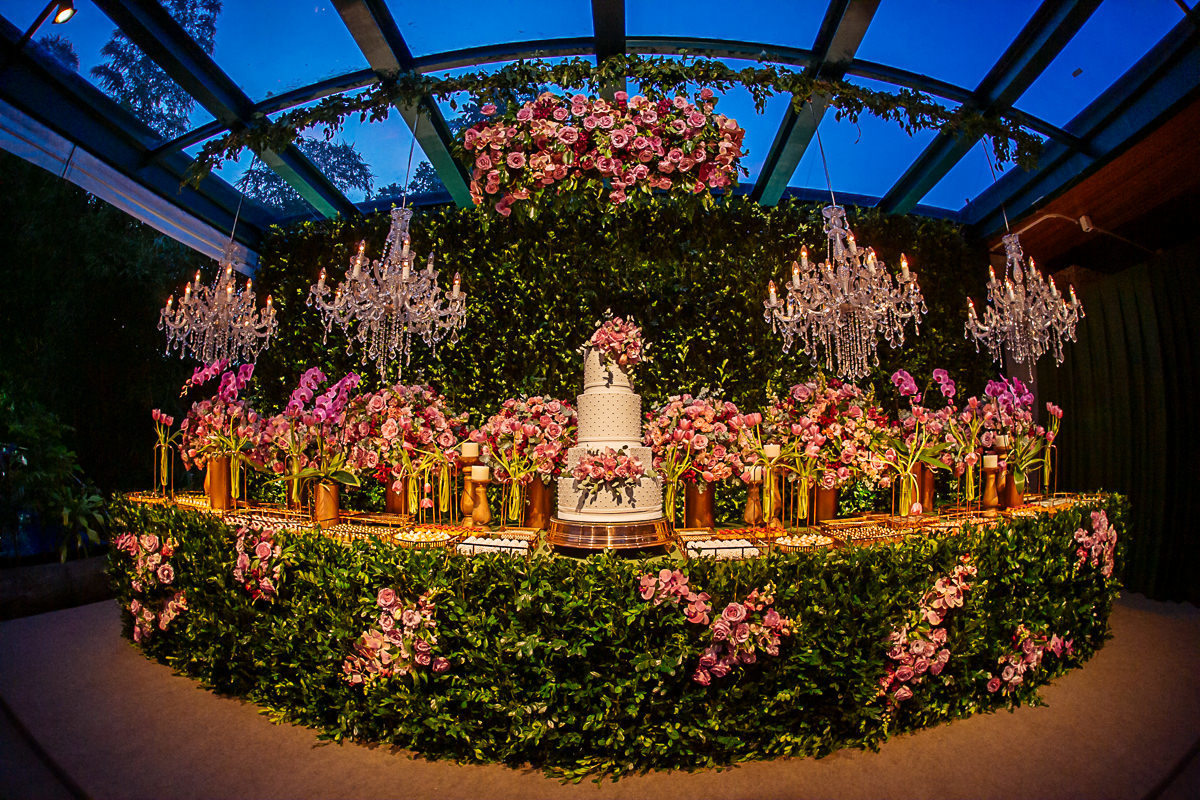 foto da mesa do bolo