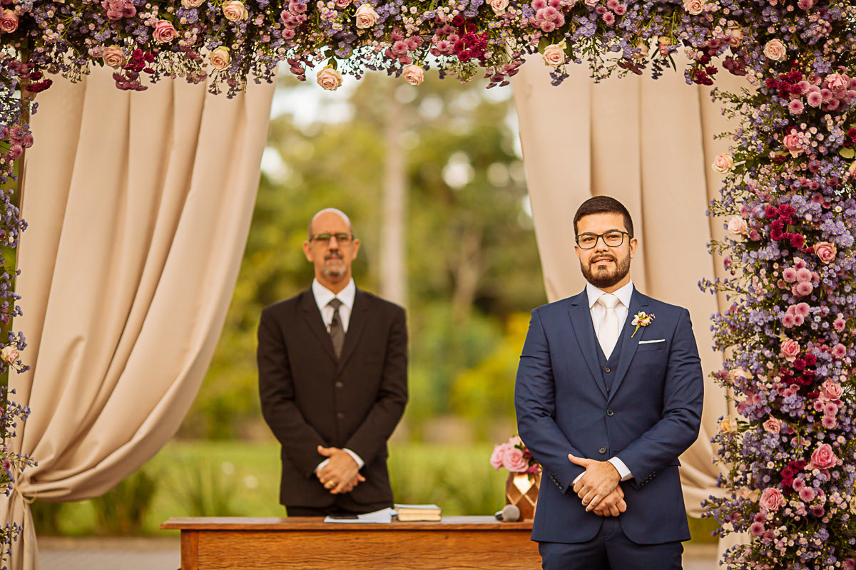 noivo esperando a noiva